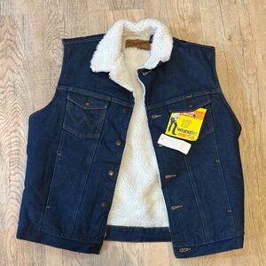 NWT Wrangler Blue Denim Vest with White Sherpa